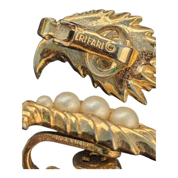 Vintage Trifari Gold Tone Pearl Clip-on Earrings‎ - Picture 4 of 4